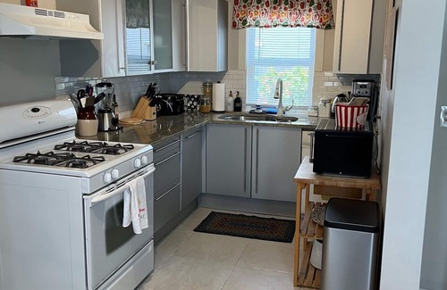Lake Worth Cottage | Belle Flower Oasis: 3-bedroom cottage with 2 heated pools - downtown Lake Worth