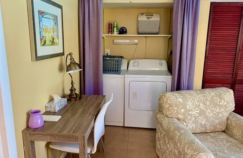 Lake Worth Cottage | Belle Flower Oasis: 3-bedroom cottage with 2 heated pools - downtown Lake Worth