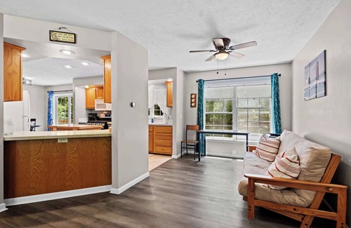 Bellaire House | Belle Maison Intermediate Lake Cottage