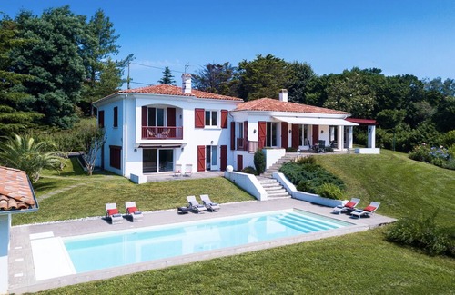 Urrugne House | Belle Maison vue sur la Rhune