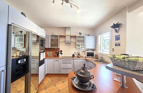 Realville House | Belle villa Réalville - 6 personnes - Piscine et parking privés - Véranda climatisée - Terrasse - 3 chambres doubles