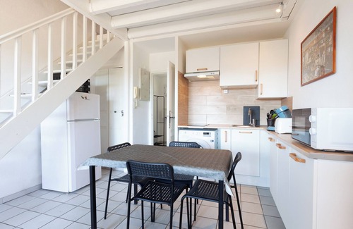 Martigues Apartment | Belle Vue Apartment in Martigues – Near the Town Center, Large Balcony