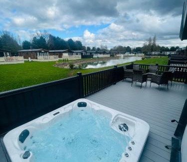 Allerthorpe Cabin | Belle Vue Lodge with Hot Tub