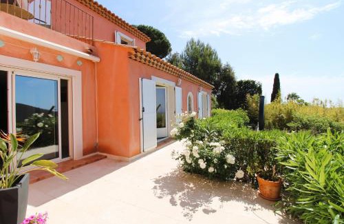 La Londe-les-Maures Villa | BELLE VUE Villa climatisée pour 8 personnes avec piscine chauffée et vue mer panoramique à La Londe-les-Maures