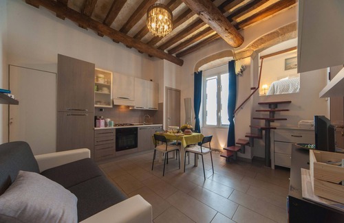Trani House | Belleville Holiday Home - a stone's throw from the Cathedral