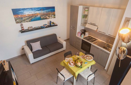 Trani House | Belleville Holiday Home - a stone's throw from the Cathedral