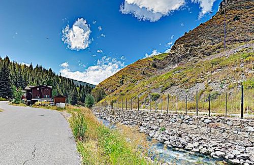 Intermountain House | Bellflower Trout House