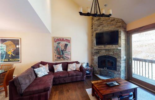 Intermountain House | Bellflower Trout House