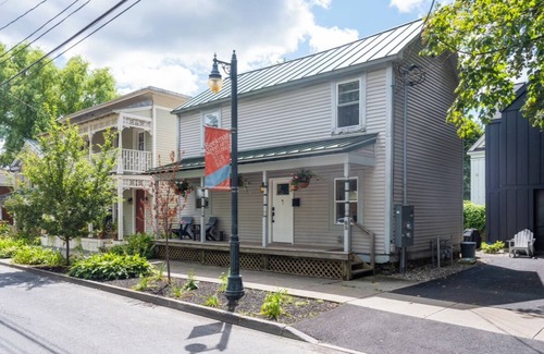 Saratoga Springs House | Belmont downtown rental. 2-bedroom home in Saratoga Springs, WiFi, AC, Parking.