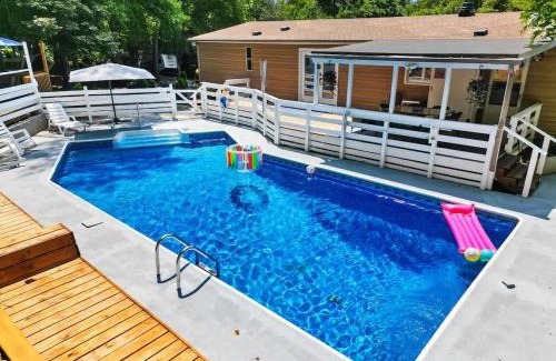 South Belmont House | Belmont Family Fun w Hot Tub Pool Game Room King Suite
