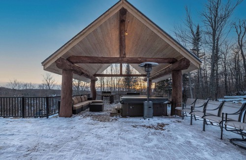 Wentworth-Nord Ski Chalet | Belvédère du MontFort Luxury chalet in the heart of nature with Spa