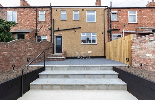 Darlington House | Belvedere Lodge by Our Home Short Stays