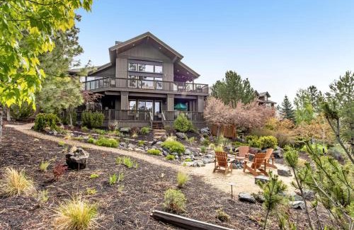 Bend House | Bend Oregon mountain mansion luxury