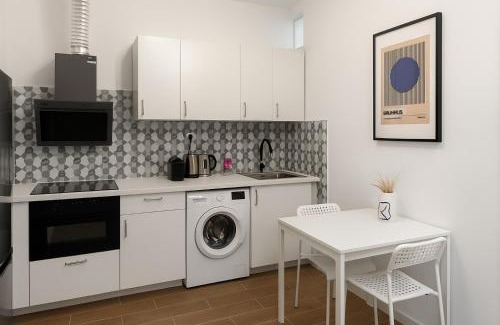 Belso-Ferencvaros Apartment | Benetton stlye - freedom in blue and organge