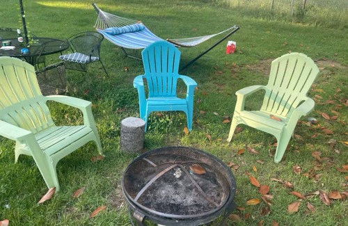 Hood Apartment | Benji’s getaway minutes from Shenandoah! Pony rides for children