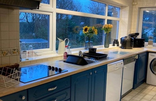 Benllech House | Benllech Sea View bungalow, Dog Friendly sleeps 6