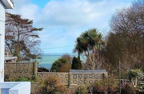 Benllech House | Benllech Sea View bungalow, Dog Friendly sleeps 6