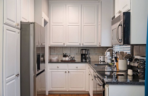 Benson House | Benson's Cozy 3-BR Retreat with BBQ Grill!