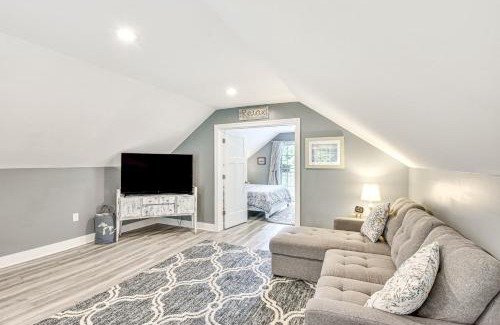 Benton Harbor Apartment | Benton Harbor Apt with Balcony and Fire Pit