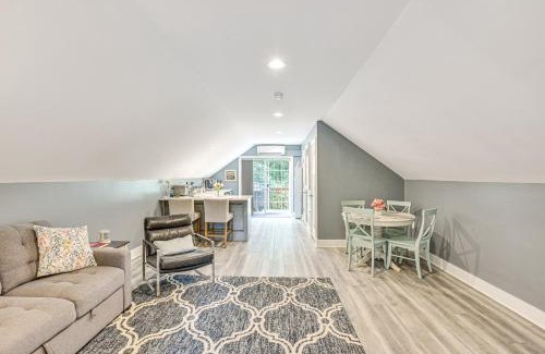 Benton Harbor Apartment | Benton Harbor Apt with Balcony and Fire Pit