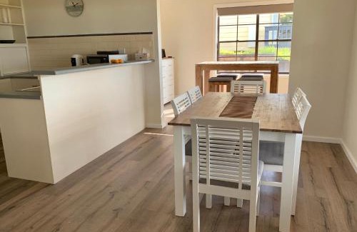 Emu Bay House | Berds Nest