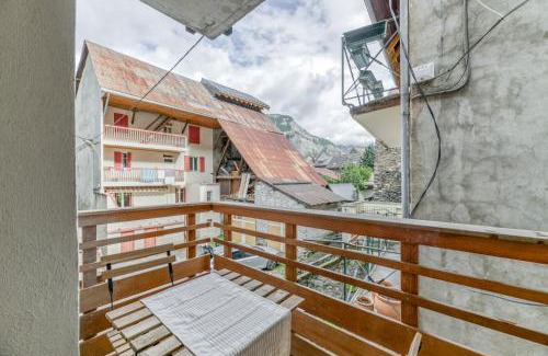 Le Bourg-d'Oisans Apartment | Bergers - Calme - Chaleureux - Wifi - Vue