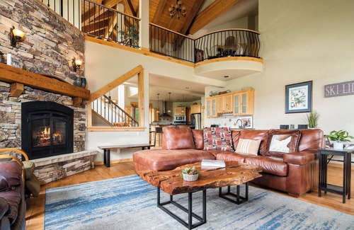 Steamboat Springs House | Berghaus Lodge South | Pet Friendly | Private Hot Tub | Family Friendly Game Room