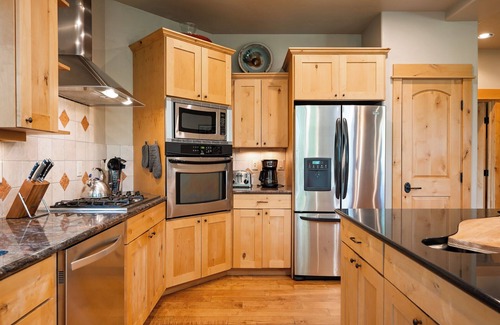 Steamboat Springs House | Berghaus Lodge South | Pet Friendly | Private Hot Tub | Family Friendly Game Room