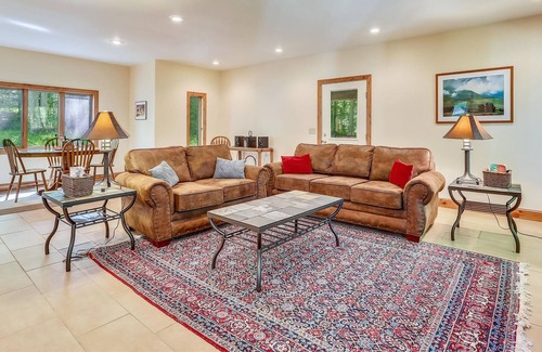 Davis Cottage | Berkana + Guest House = Perfect Family Retreat!