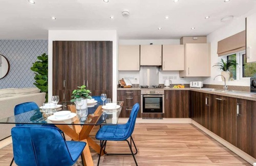 Hanley House | Berkley House Summary
