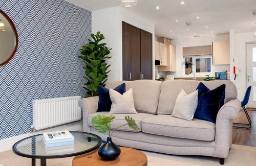 Hanley House | Berkley House Summary
