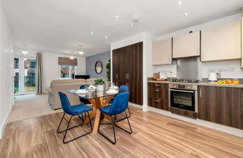Hanley House | Berkley House Summary