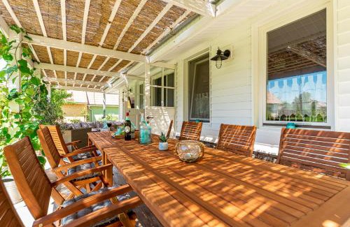 Balatonkeresztur House | Berrybay Holidayhome
