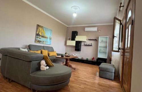 Mbrostar-Urë Apartment | Besa House