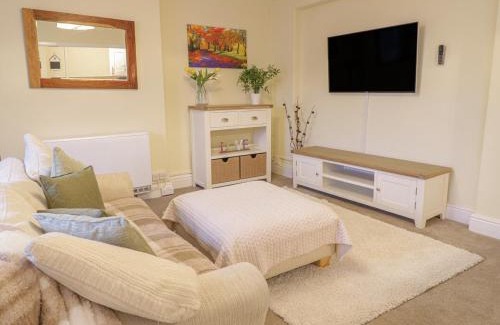 Llandudno Apartment | Beside The Sea - In Town