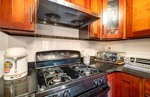 Queens Condo | BEST COZY 1 Bedroom apartment in charming Queens