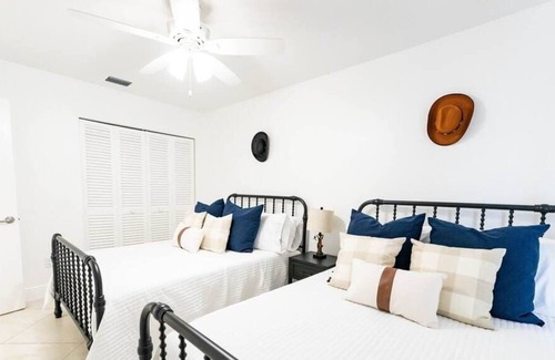 Cutler Bay House | Best Cutler Bay Home On The Water W/ Games&Kayaks!