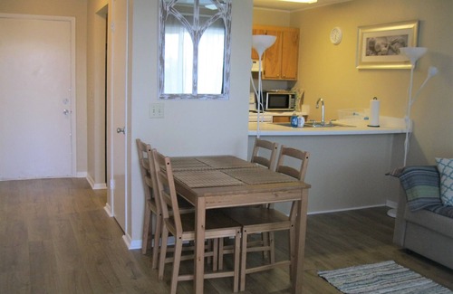 Sunnyside Apartment | BEST DEAL IN TOWN.3 MINUTES WALK TO THE BEACH!