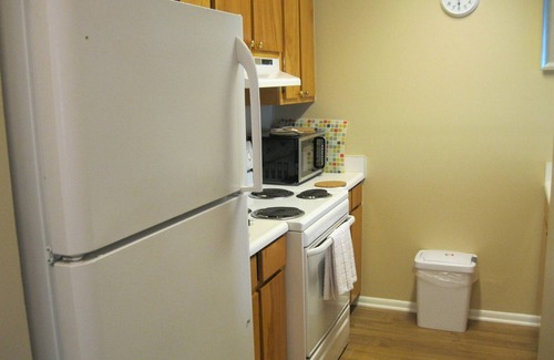 Sunnyside Apartment | BEST DEAL IN TOWN.3 MINUTES WALK TO THE BEACH!