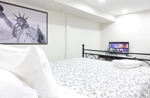 Hillside Apartment | Best EWR Airport Apt-Hot Tub-Free Parking