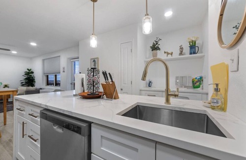 Downtown Atlanta Condo | Best Food Scene, Convenience & Walk-Friendly | ATL