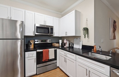 Park West Apartment | Best getaway in Santa Monica w/Gym, Pool, Free Parking