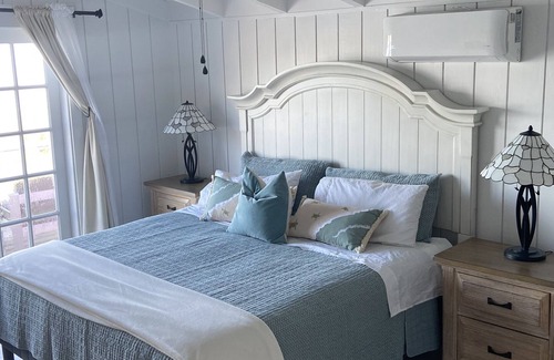 Hope Town Cottage | Best Harbor views on the Island.
