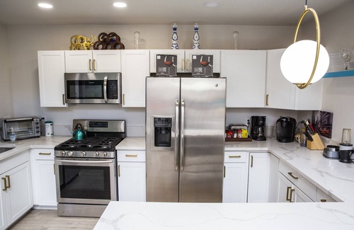 Las Vegas House | Best in Vegas! CLOSE TO STRIP AND DOWNTOWN! 7 bedrooms/4 baths