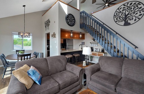 Indian Point Condo | Best Lake Views, Arcade Games, Near Silver Dollar City with Free Daily Tickets!
