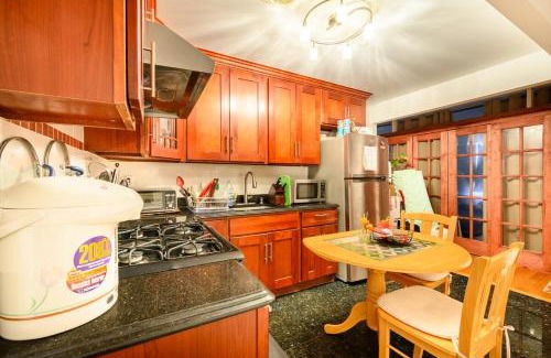 Queens House | BEST Large Private Room & Private Bathroom