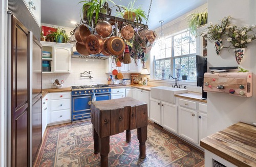 Prescott House | BEST LOCATION! + 2 KITCHENS + 6 BEDROOMS + 5 BATHROOMS + HOT TUB & GYM + VIEWS!