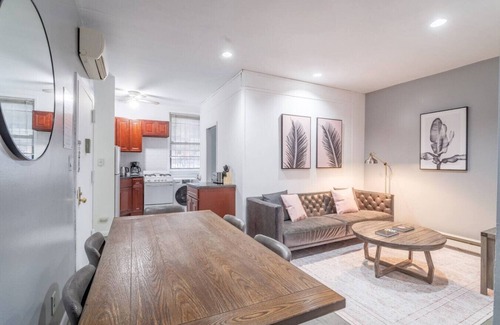 Garment District Apartment | Best Location! 3BR Apartment Near Empire State!
