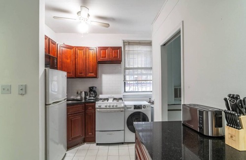 Garment District Apartment | Best Location! 3BR Apartment Near Empire State!