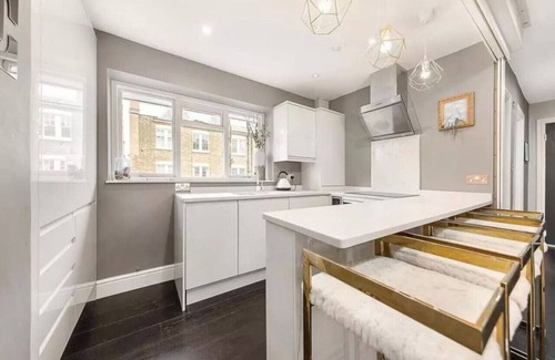 Chelsea Apartment | Best Location in London: 3-Bed Chelsea Home